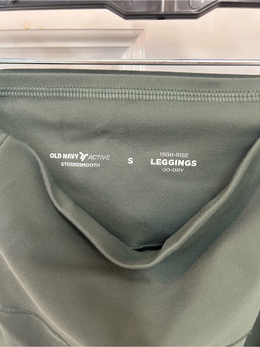 Old Navy Active High-Rise Sage Green Leggings - Picture 3 of 4